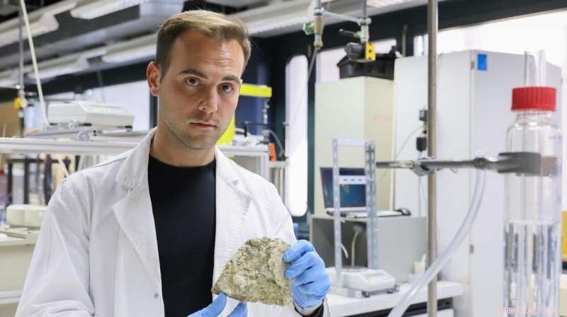 Reinforcing Cliff Stability with Advanced Biomineral Binders