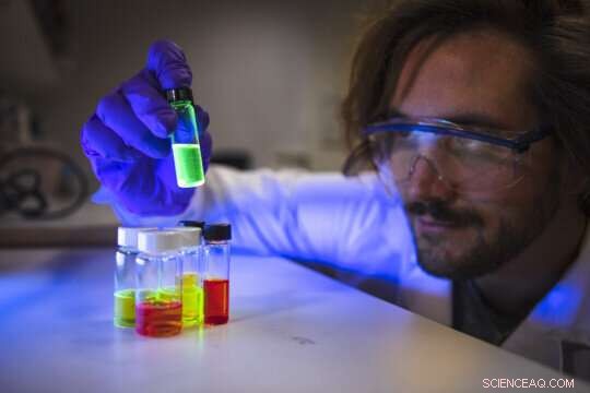 Bright, Efficient Lighting Without Rare Metals: A Sustainable Solution