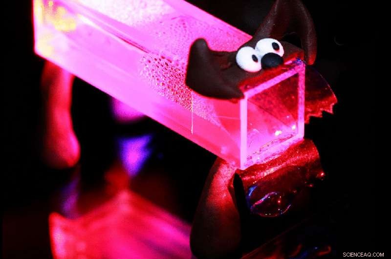 Programmable Plastic Learns to Walk – A New Pavlovian Thermoplastic Innovation