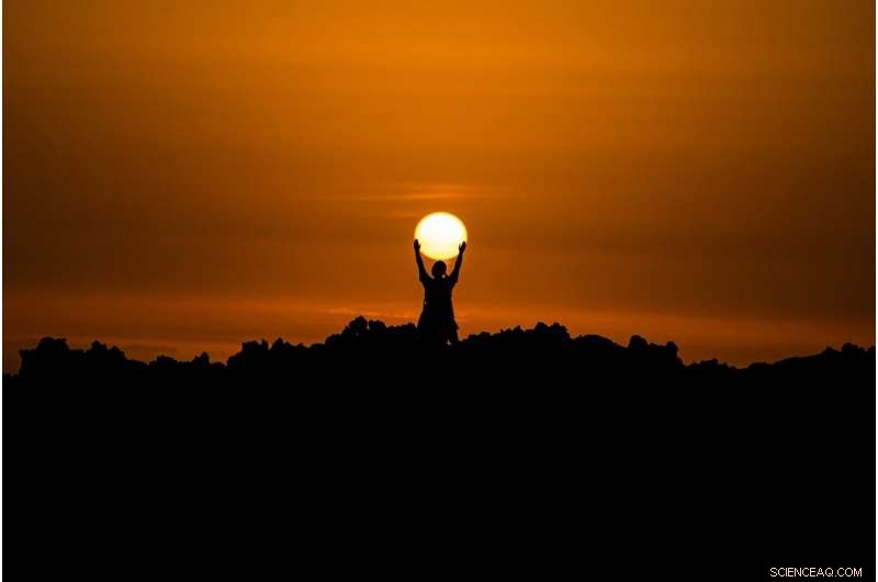 Scientists Break New Ground by Harnessing Full Solar Spectrum for Hydrogen Fuel