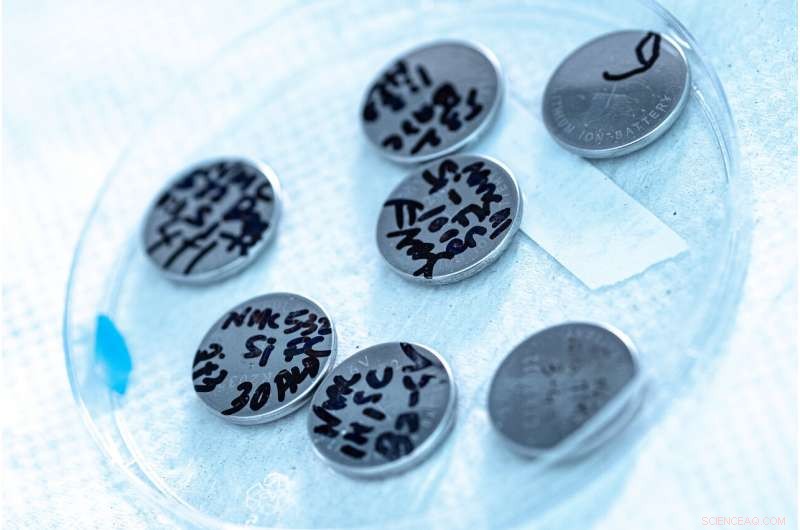 Rice University Tests Silicon Anodes with Alumina-Coated Cathodes for Enhanced Battery Stability