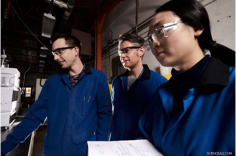 Scientists Convert Plant‑Derived Acetone into Green Jet Fuel Additive Using Light