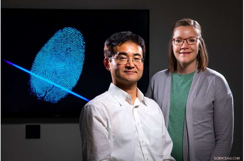 Researchers Use Mass Spectrometry to Determine Fingerprint Age