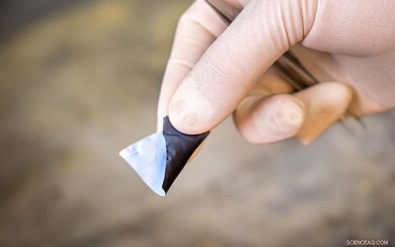 New Electron Spillway Safeguards Lithium Metal Batteries Against Fires