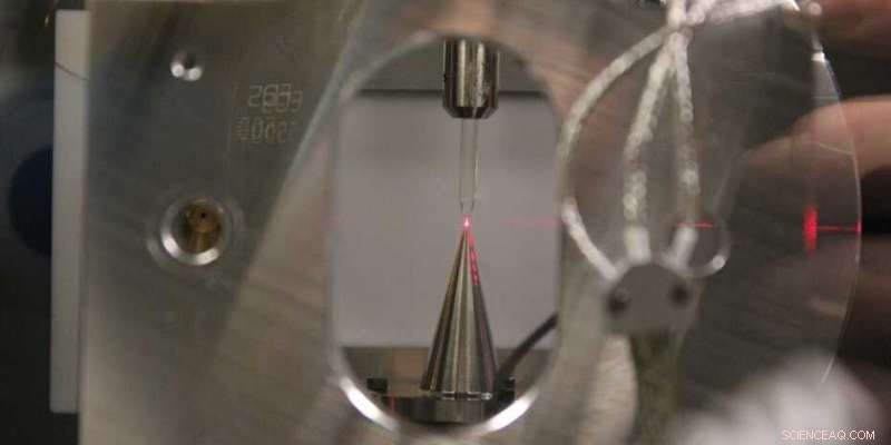 Super‑Slow Motion Capture Reveals Electron Movement in Liquids