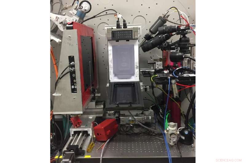 Reengineered Microwave Oven Sparks New Material Experiments