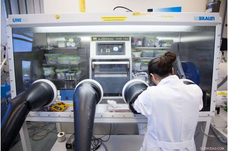 Revolutionary Method Predicts Atomic Structure of Sodium‑Ion Batteries