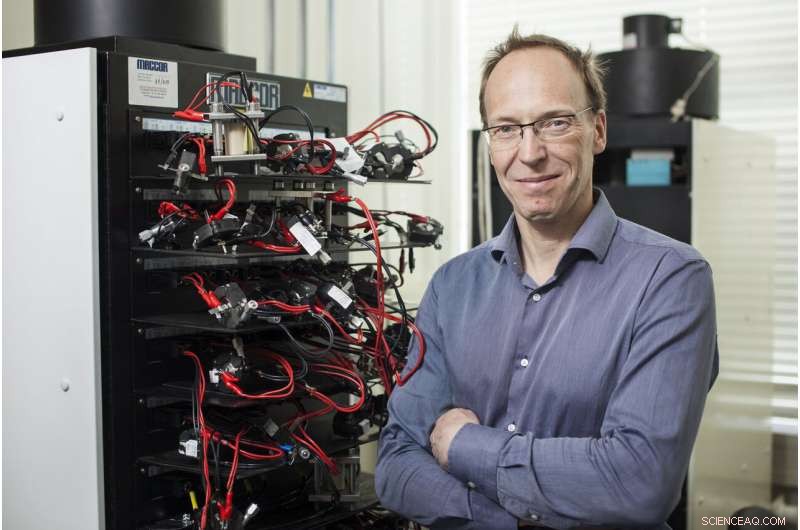 Revolutionary Method Predicts Atomic Structure of Sodium‑Ion Batteries