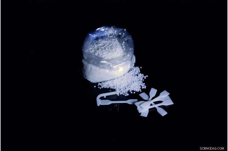 Scientists Develop Affordable, Eco‑Friendly Glass for High‑Tech Applications