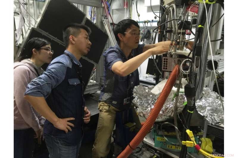 New Breakthrough Unveils Glass Structure: Decoding Its Mysteries