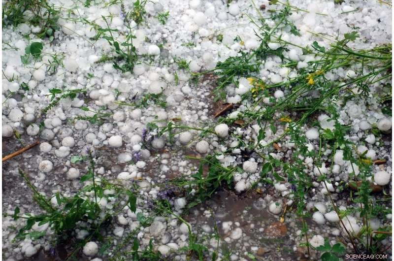 Scientists Uncover Detailed Ice Crystal Structures in Hailstones