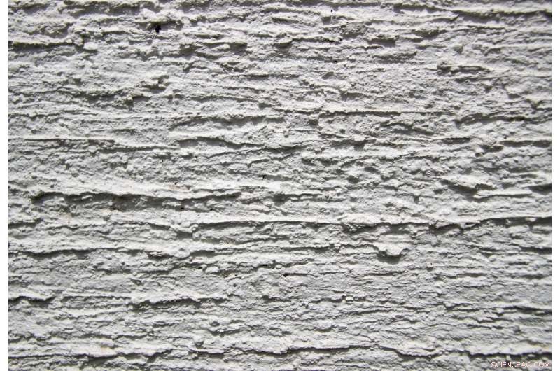 Critical Issue Identified in Green Pigmented Concrete: Impurities Lead to Porosity and Low Quality