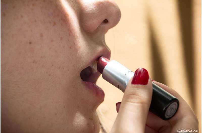 New Forensic Method Identifies Lipstick Brands Without Disturbing Evidence