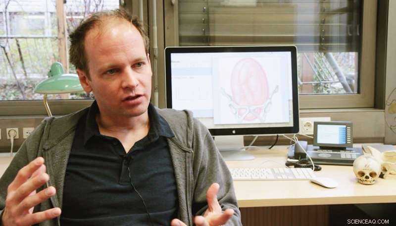 Heritable Risk of Caesarean Section: Why Natural Selection Can t Reduce Obstructed Labor Rates