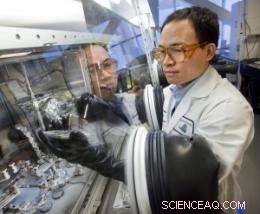 Berkeley Scientists Advance White OLED Technology for Solid‑State Lighting