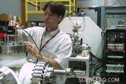 Scientists Reveal Decades‑Old Mystery Behind Buckyballs