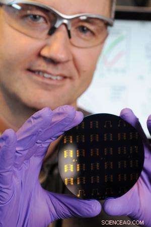 Self‑Assembled Monolayers Forge Robust p‑n Junctions in Graphene Films