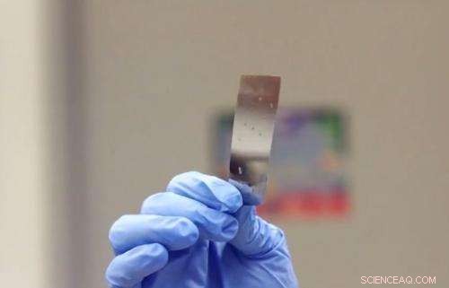 Nanostructured Mirrors Trap Photons in Ultrathin Solar Cells – See the Video