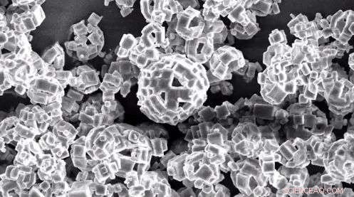 Exploring Nanoscale Salt Baskets: Microscopic Crystal Structures Revealed