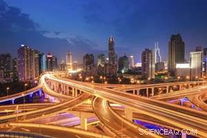 Two-Dimensional Electronic Materials Offer Path to Practical Nanoelectronics