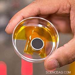 Nanotube Cathode Outperforms Expensive Lasers in Electron Beam Production