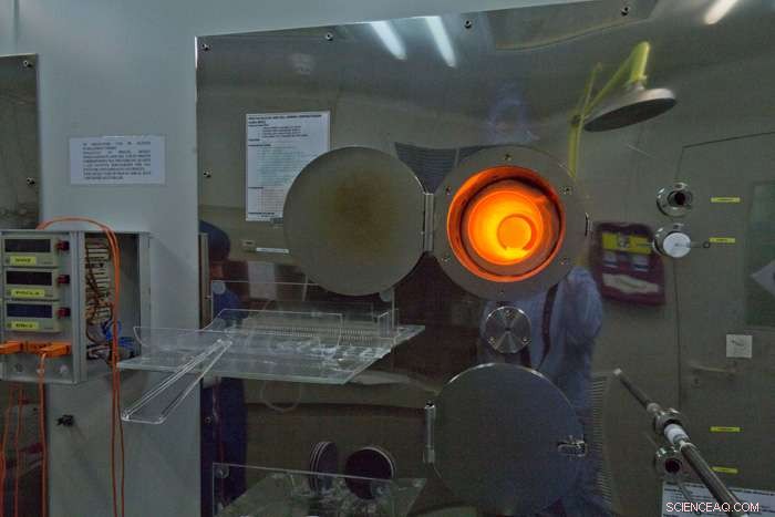 UPC Researchers Achieve 22% Efficiency in Silicon Solar Cells with New Surface Treatment