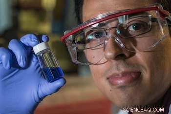 Rice University Scientists Develop Light-Activated Nanosubmarines