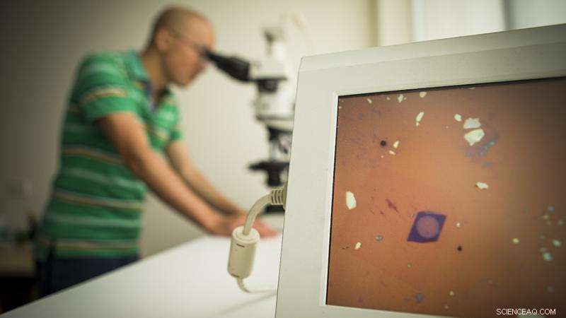 Revolutionizing Cameras: Scientists Unveil the World s Thinnest Lens