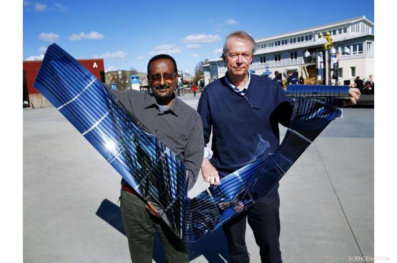 New World Record Achieved by Fullerene-Free Polymer Solar Cells