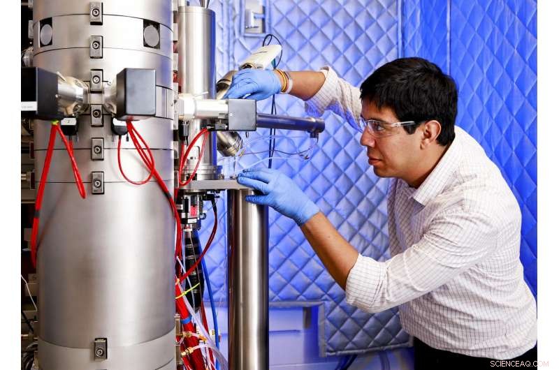 Revolutionary Electron Microscopy Technique Reveals Atomic-Scale Magnetism