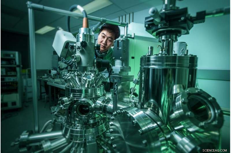 Scientists Use Oxygen Scissors to Fabricate Freestanding Single‑Atom Silicon Layer