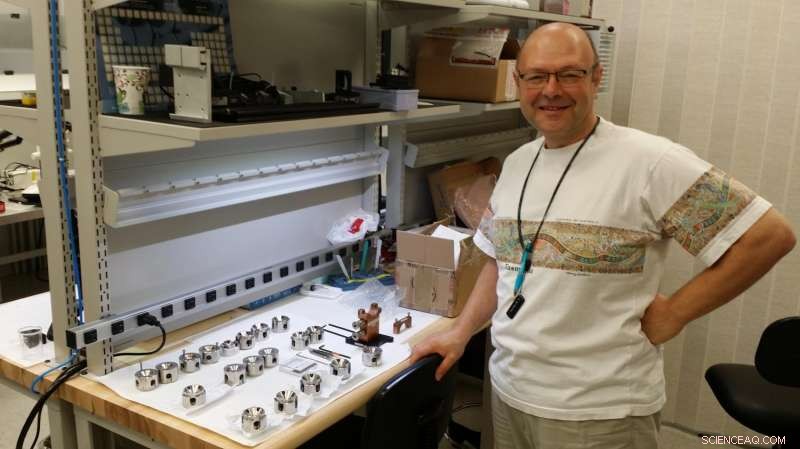 Diamonds Set New Record for Static Pressure in Advanced Physics Study