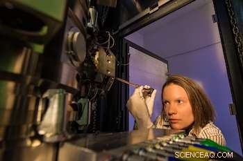 Scientists Convert Gold‑Silver Nanorods into Multi‑State Optical Switches Using an Electron Beam