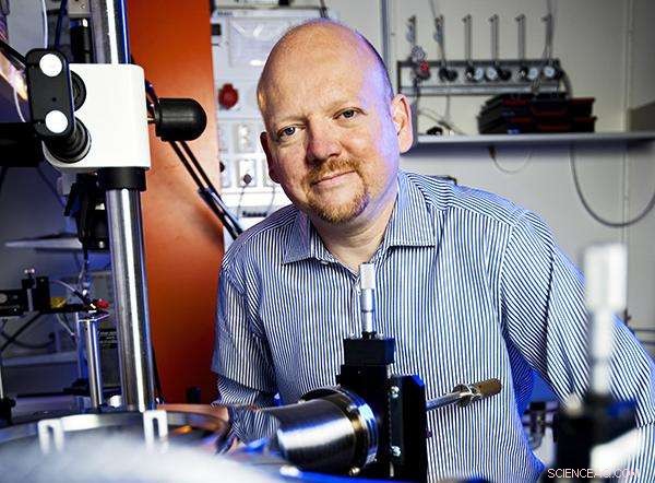 Synchronizing Spintronic Neurons for Unified Signal Output