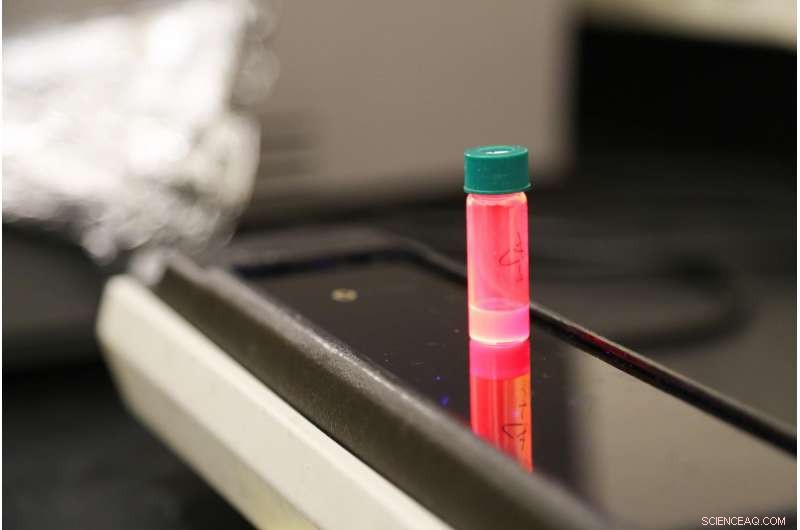 Flying Saucer Quantum Dots Unlock Brighter, Energy‑Efficient Lasers