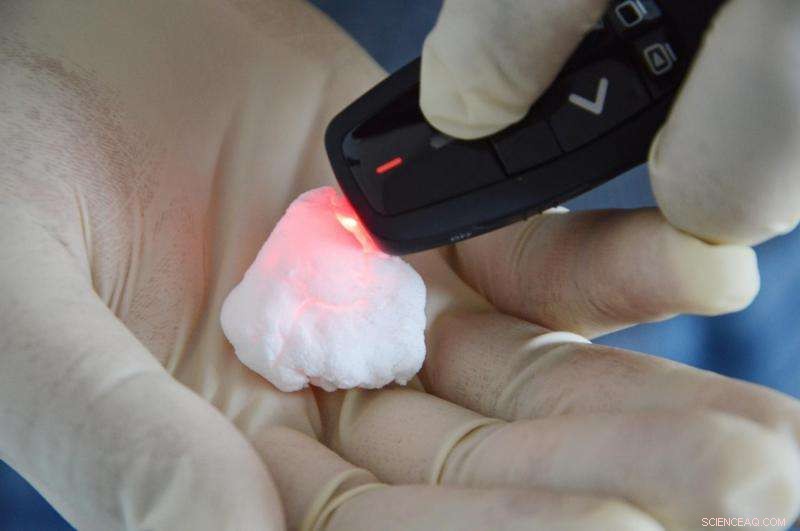 Hybrid Tetrapod Nanomaterial Enhances Laser Light Applications