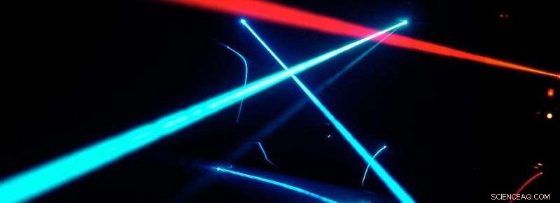 Physicists Capture Images of Individual Molecules by Observing Light Absorption