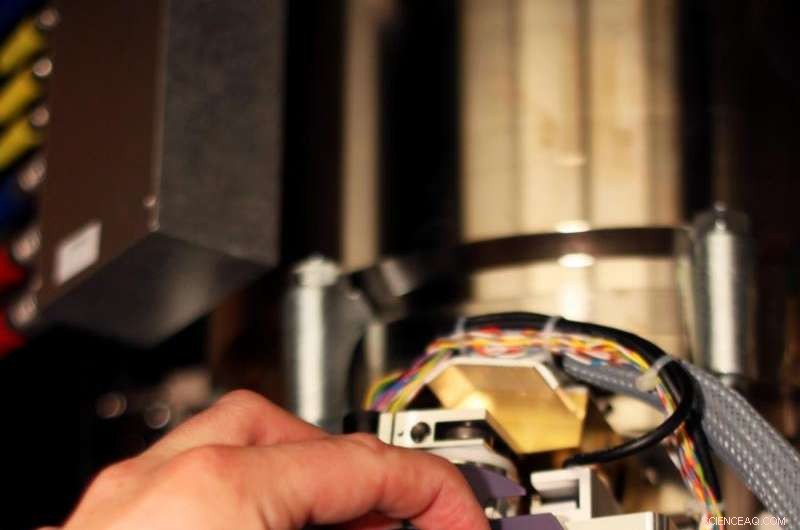 High-Resolution Imaging Reveals Elusive Atomic Motion via Electron Microscopy