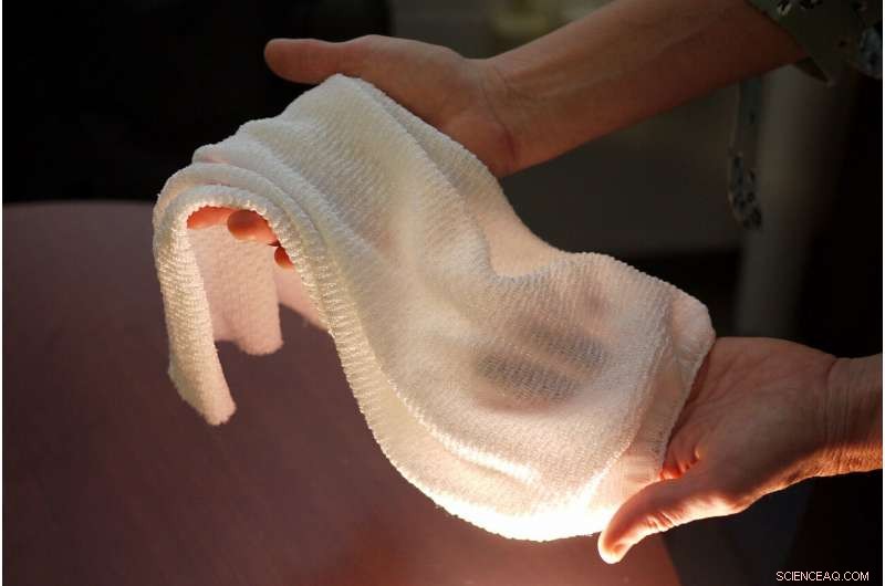 University of Maryland Scientists Develop World s First Adaptive Fabric That Automatically Cools or Insulates
