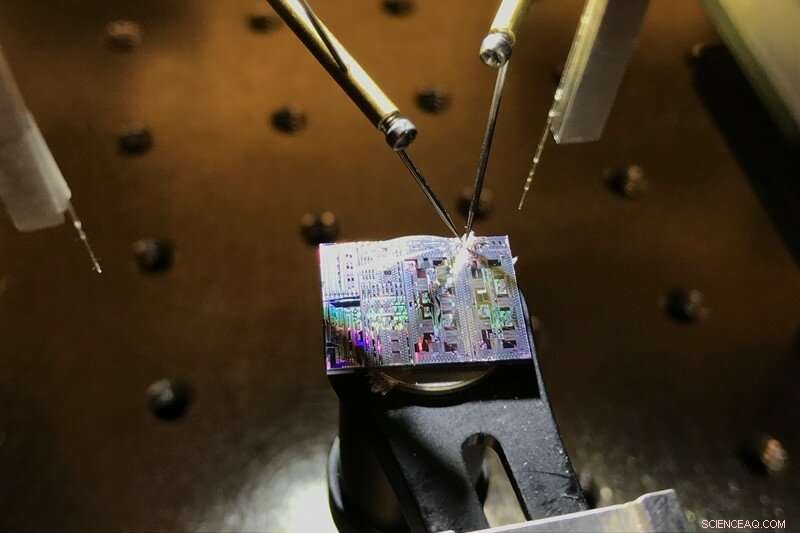 Graphene‑Silicon Photonic Devices: Cutting‑Edge Research Unlocks Faster, More Efficient Communication