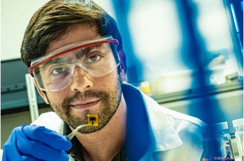 Flexible Carbon Nanotube Film Antennas Match Copper Efficiency: A Breakthrough in Electronics