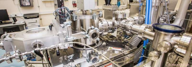 MIPT Engineers Produce Atomically Thin Molybdenum Disulfide Films Across Tens of Centimeters