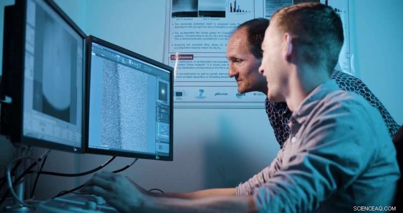 First Direct Imaging of Hydrogen at the Titanium/Titanium Hydride Interface