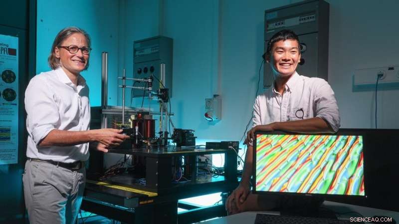 Magnetic Worms Power Efficient Nanoscale Communication Systems