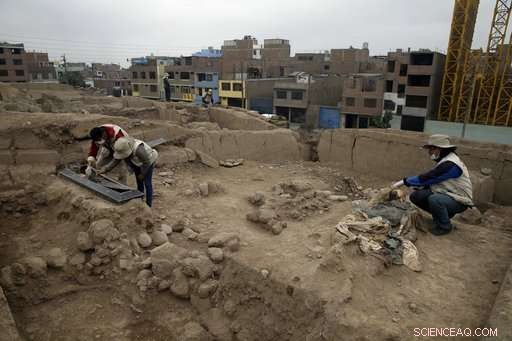 Peruvian Archaeologists Uncover Tombs of 16 Chinese Migrants in Pre-Inca Sacred Site
