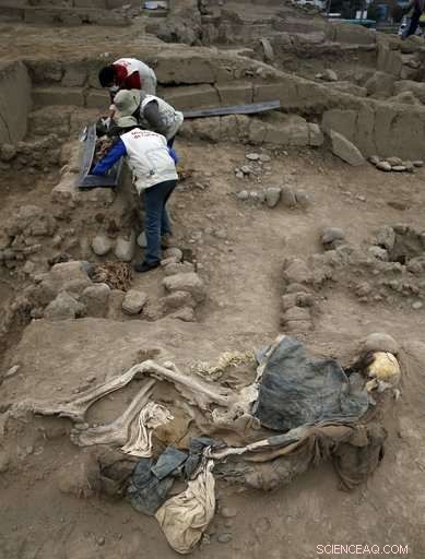 Peruvian Archaeologists Uncover Tombs of 16 Chinese Migrants in Pre-Inca Sacred Site
