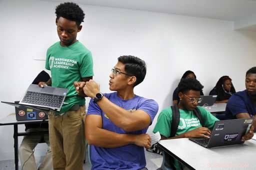 Digital Learning Tools in Schools Spark Praise and Debate