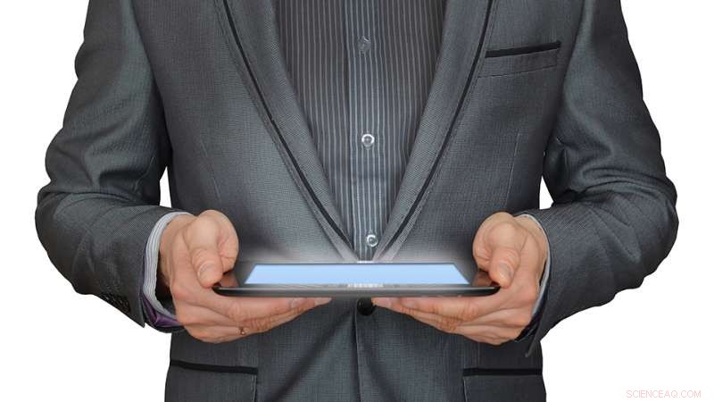 Research Links Higher Facebook Trolling by Men to Narcissism