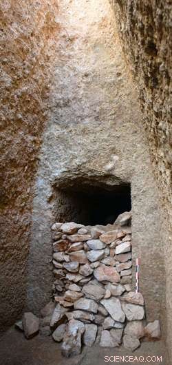 Intact Mycenaean Tomb Discovery Reveals Ancient Funerary Secrets