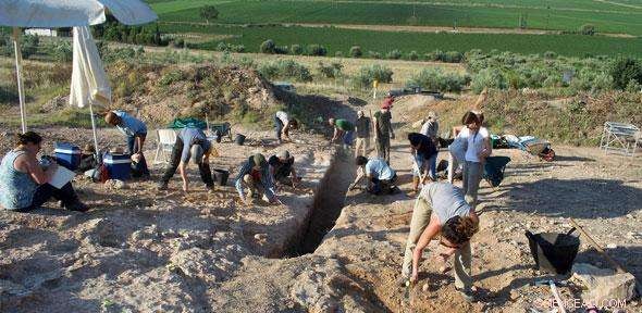 Intact Mycenaean Tomb Discovery Reveals Ancient Funerary Secrets